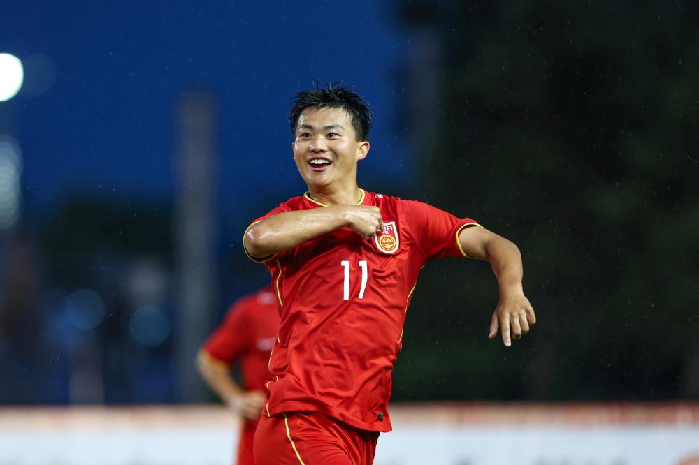 费尔斯新秀赛季连续21场比赛得分上双，超越锡安排在队史第一